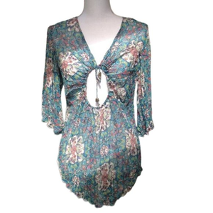 Bisou Bisou Blue Floral Blouse 👚 Top Size Medium. Pre-loved in Good‎ Condition